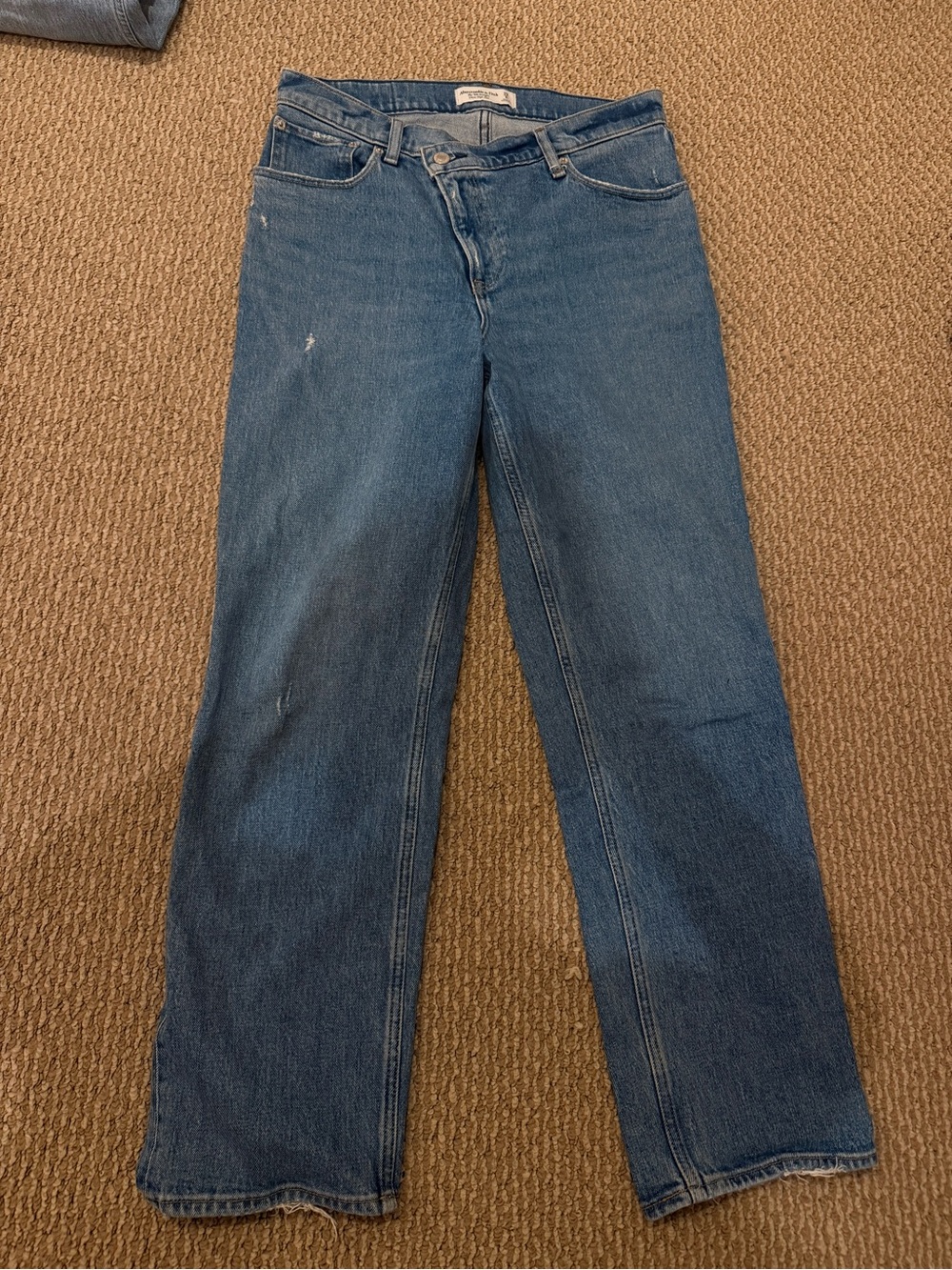 Abercrombie & Fitch Women’s Straight Leg Jeans — Medium Blue